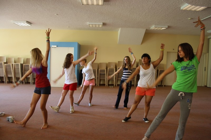 Village Camps International Summer Camp Leysin, Switzerland 2026-08-15 https://www.villagecamps.com/journals_admin/images/708-20-dance (21).jpg
